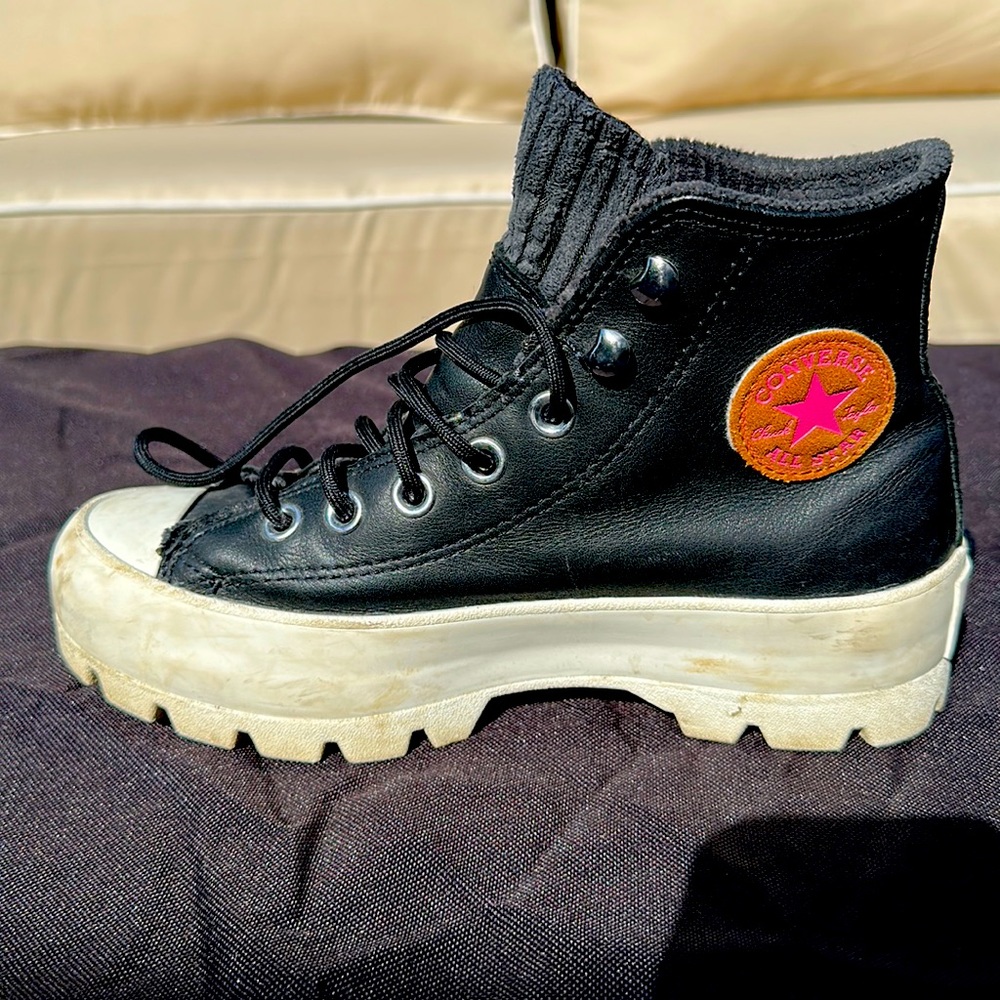 Converse Women’s Chuck Taylor All-Star Lugged women’s size 5 Gore-Tex Sneaker